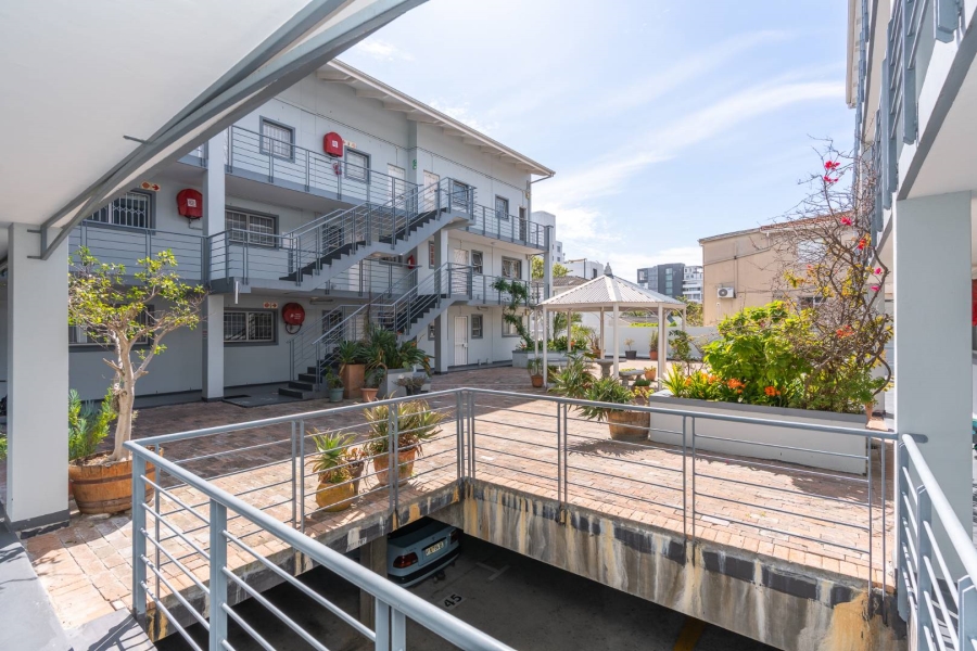 To Let 2 Bedroom Property for Rent in Green Point Western Cape